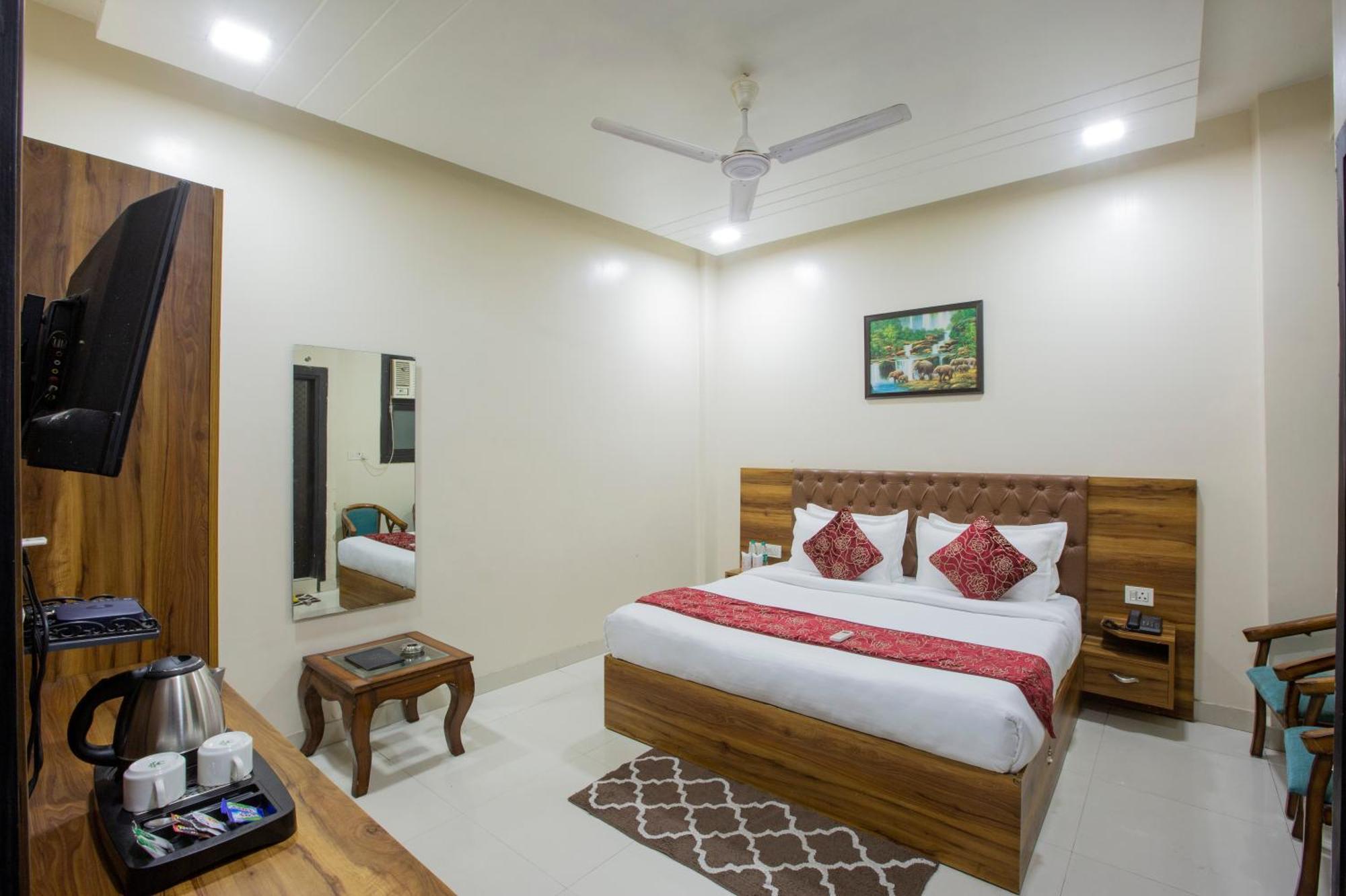 Hotel Nysha Palace Near Igi Airport 뉴델리 외부 사진