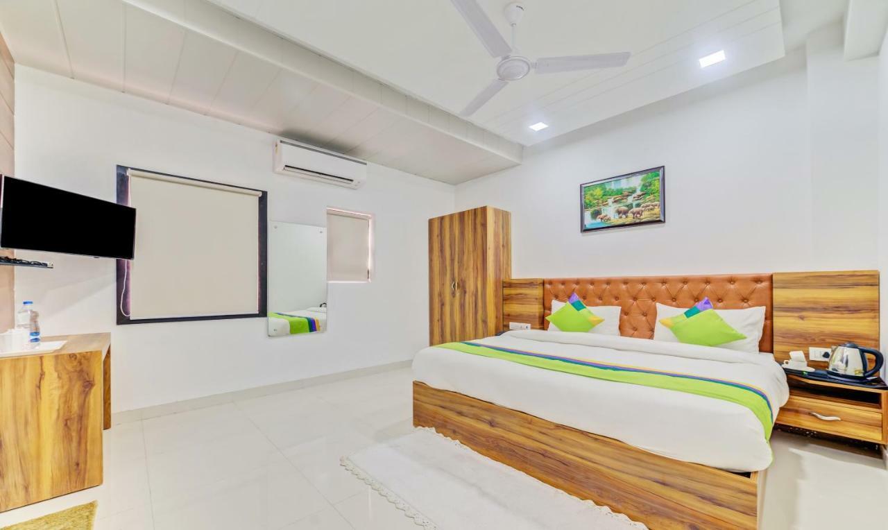 Hotel Nysha Palace Near Igi Airport 뉴델리 외부 사진