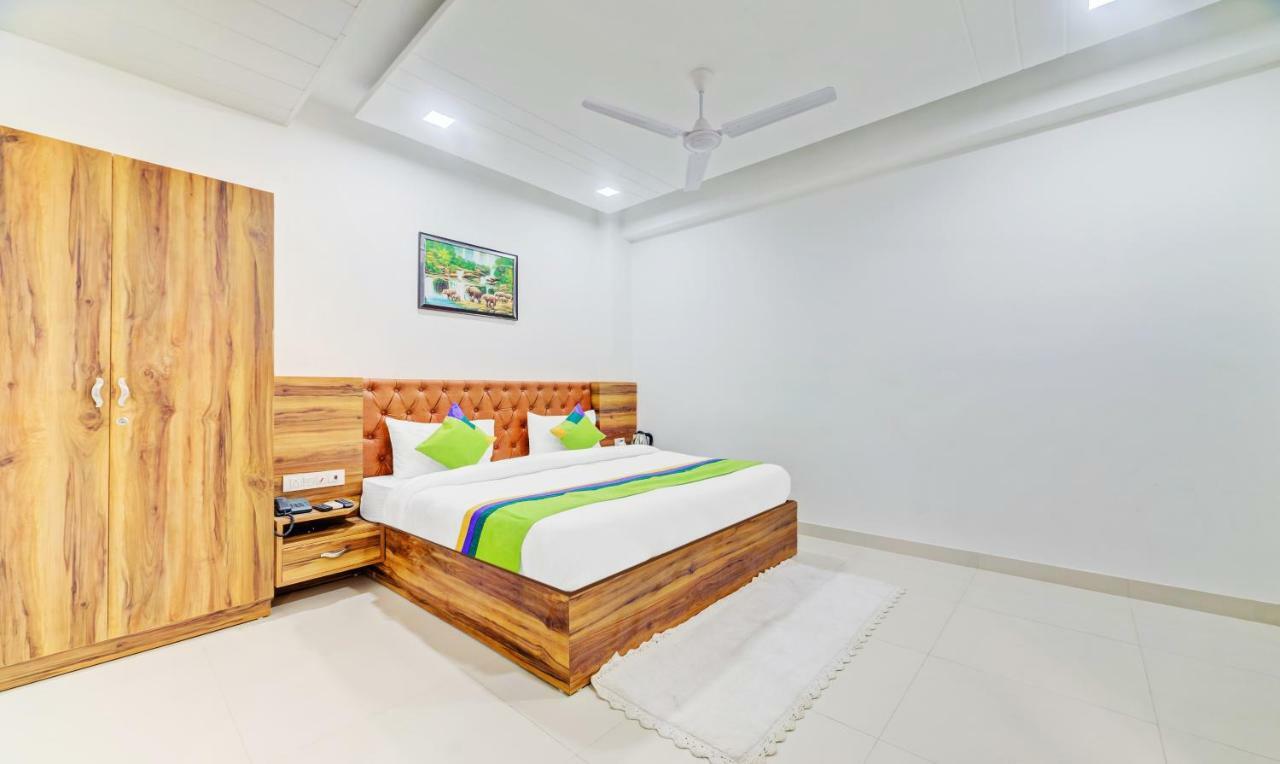 Hotel Nysha Palace Near Igi Airport 뉴델리 외부 사진